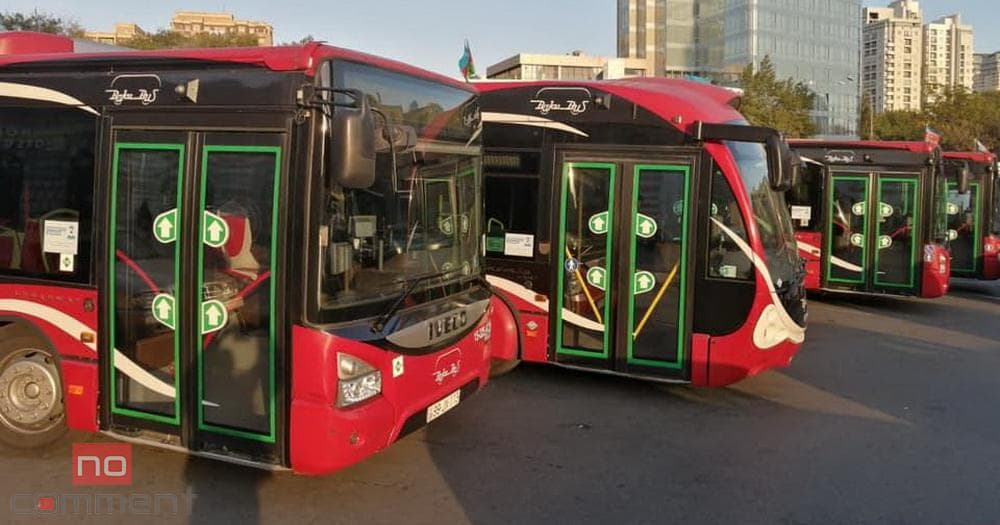 Bakıda 211 avtobus tıxacda qaldı Bakıda 211 avtobus tıxacda qaldı