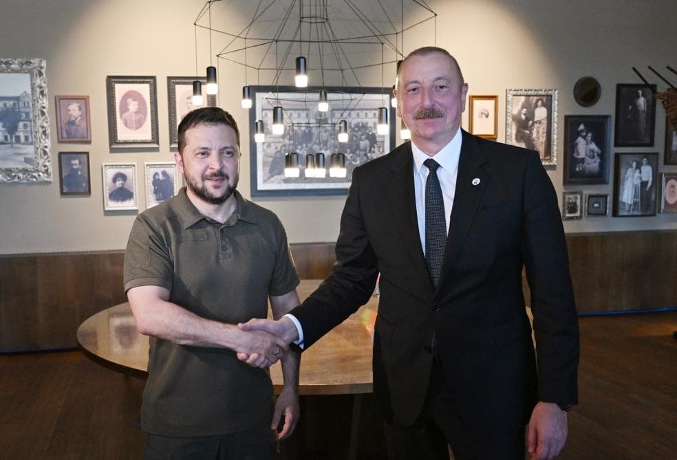 Zelenskinin Əliyevə bu jesti gündəm oldu – Video Zelenskinin Əliyevə bu jesti gündəm oldu – Video