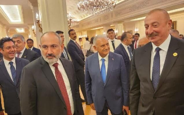 İlham Əliyevlə Paşinyanın qeyri-rəsmi görüşü – FOTO İlham Əliyevlə Paşinyanın qeyri-rəsmi görüşü – FOTO