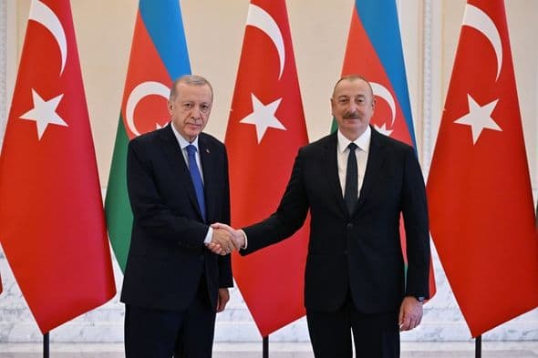 Azərbaycan və Türkiyə liderlərinin təkbətək görüşü keçirilib Azərbaycan və Türkiyə liderlərinin təkbətək görüşü keçirilib