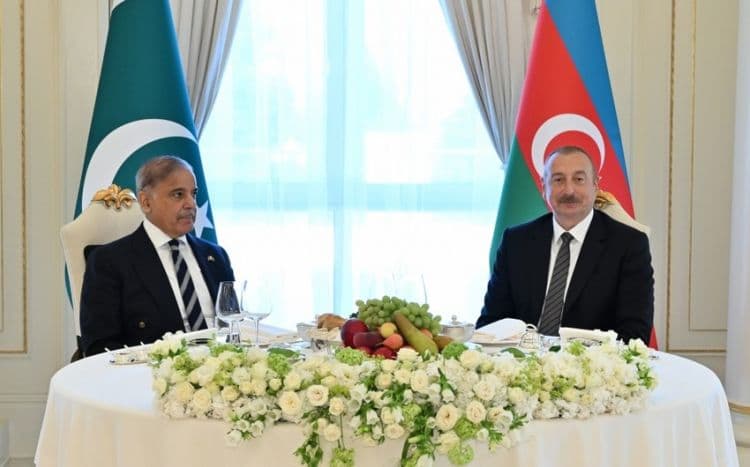 Şahbaz Şərifin şərəfinə rəsmi lanç verildi Şahbaz Şərifin şərəfinə rəsmi lanç verildi