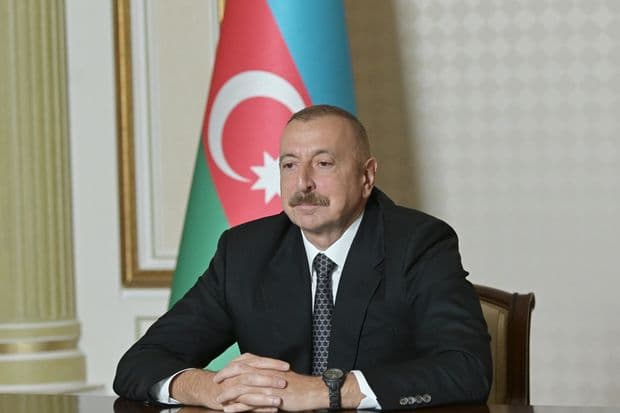 İlham Əliyevin Pakistanın baş naziri ilə təkbətək görüşü başlayıb İlham Əliyevin Pakistanın baş naziri ilə təkbətək görüşü başlayıb