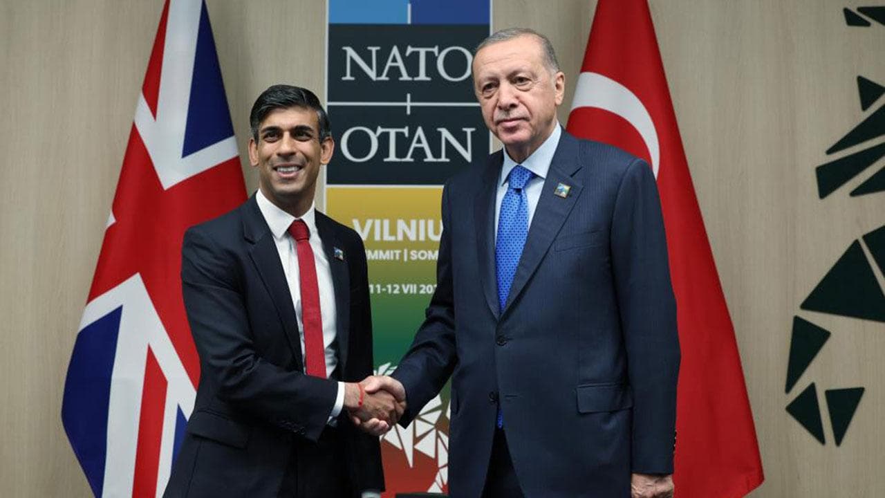 Ərdoğan İngiltərə baş naziri Sunak ilə görüşüb Ərdoğan İngiltərə baş naziri Sunak ilə görüşüb
