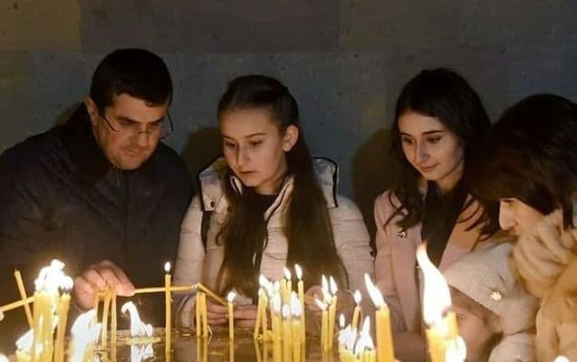 Arayikin qızları Xankəndidən qaçdı Arayikin qızları Xankəndidən qaçdı