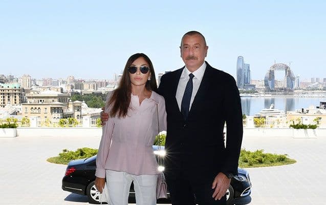 Prezident və birinci xanım Mərkəzi Nəbatat Bağında aparılan işlərlə tanış oldular Prezident və birinci xanım Mərkəzi Nəbatat Bağında aparılan işlərlə tanış oldular