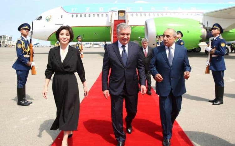 Özbəkistan Prezidenti Azərbaycana dövlət səfərinə gəldi – YENİLƏNİB Özbəkistan Prezidenti Azərbaycana dövlət səfərinə gəldi – YENİLƏNİB