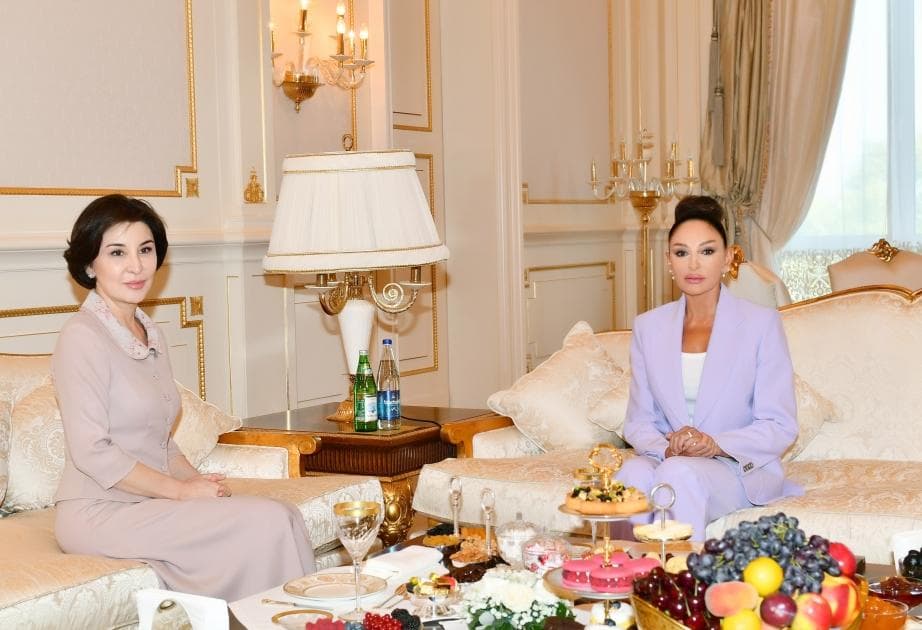 Mehriban Əliyeva Özbəkistanın birinci xanımı ilə görüşüb Mehriban Əliyeva Özbəkistanın birinci xanımı ilə görüşüb
