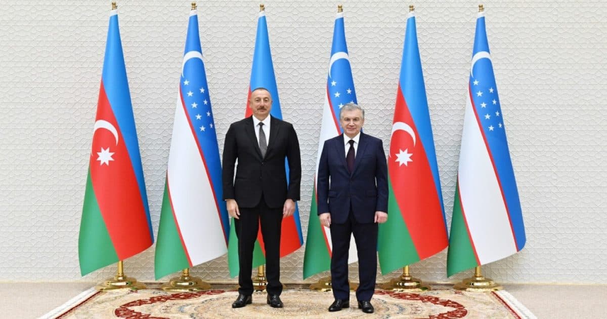 Prezidentlər Füzulidə yeni evlərə köçürülmüş sakinlərlə görüşdülər – YENİLƏNİB Prezidentlər Füzulidə yeni evlərə köçürülmüş sakinlərlə görüşdülər – YENİLƏNİB