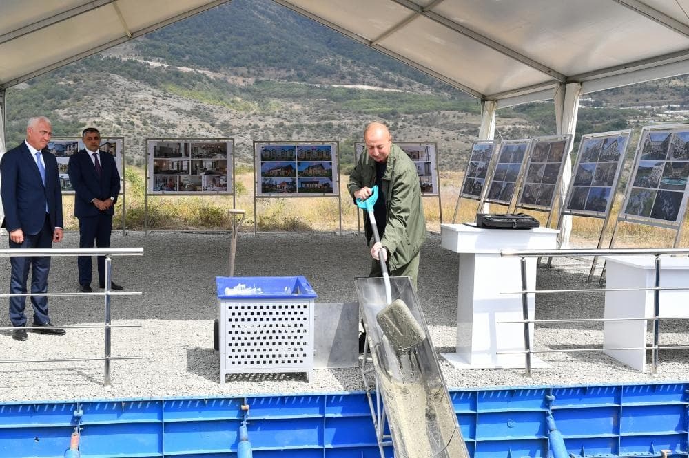 Laçında mehmanxana kompleksinin təməli qoyuldu – FOTO Laçında mehmanxana kompleksinin təməli qoyuldu – FOTO
