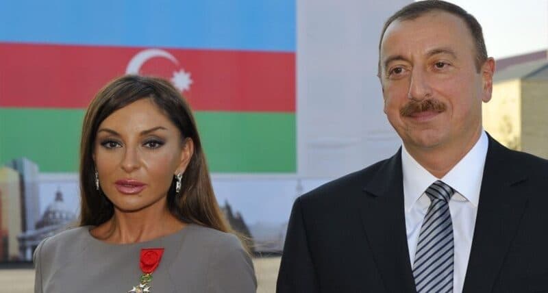 Prezident və xanımı “İstisu” Mineral sudoldurma zavodunun tikintisi ilə tanış oldular Prezident və xanımı “İstisu” Mineral sudoldurma zavodunun tikintisi ilə tanış oldular