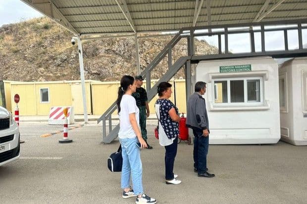 Ermənilər növbəti dəfə “Laçın” sərhəd-buraxılış məntəqəsindən sərbəst keçdi Ermənilər növbəti dəfə “Laçın” sərhəd-buraxılış məntəqəsindən sərbəst keçdi