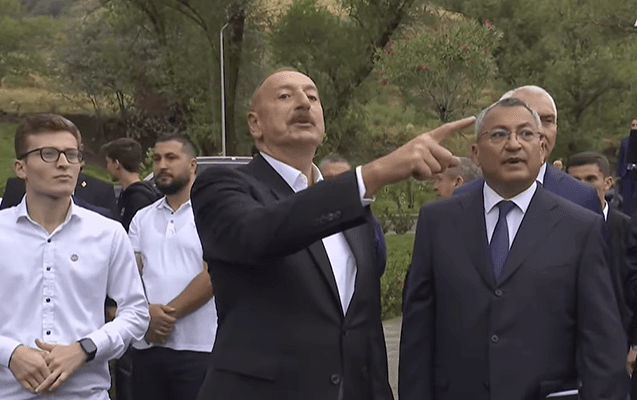 Prezident Rövşən Rzayevə irad tutdu – Video Prezident Rövşən Rzayevə irad tutdu – Video
