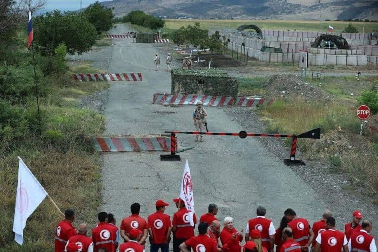 TIR-lar 4 gündür Ağdam-Xankəndi yolunda gözləyir TIR-lar 4 gündür Ağdam-Xankəndi yolunda gözləyir