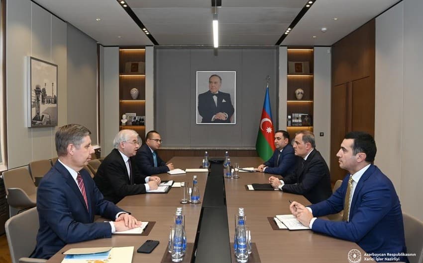 Ceyhun Bayramov Rusiya xarici işlər nazirinin xüsusi nümayəndəsi ilə Azərbaycan və Ermənistan arasında sülh prosesini müzakirə edib Ceyhun Bayramov Rusiya xarici işlər nazirinin xüsusi nümayəndəsi ilə Azərbaycan və Ermənistan arasında sülh prosesini müzakirə edib