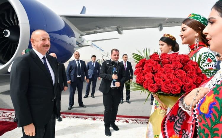 İlham Əliyev Tacikistana getdi – FOTO İlham Əliyev Tacikistana getdi – FOTO