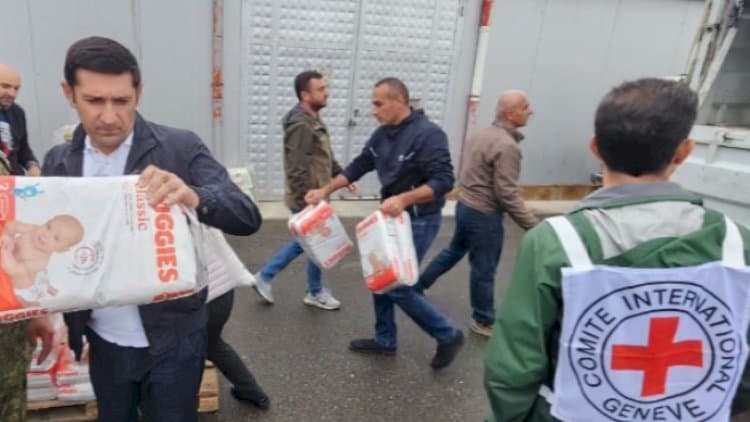 Xankəndidə həyəcan – “Qızıl Xaç”ın maşınlarından Türkiyə malları çıxdı Xankəndidə həyəcan – “Qızıl Xaç”ın maşınlarından Türkiyə malları çıxdı