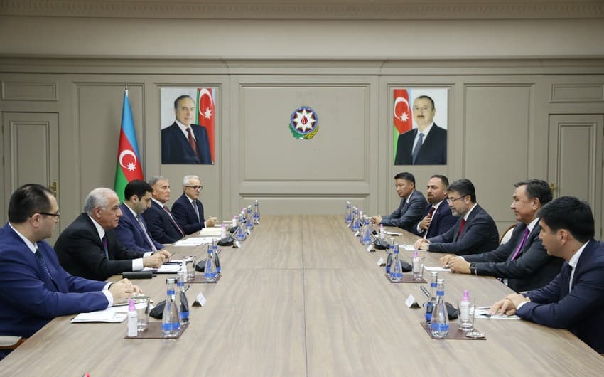 Əli Əsədov TDT-nin Bakıdakı tədbirlərində iştirak edən nazirlərlə görüşüb Əli Əsədov TDT-nin Bakıdakı tədbirlərində iştirak edən nazirlərlə görüşüb