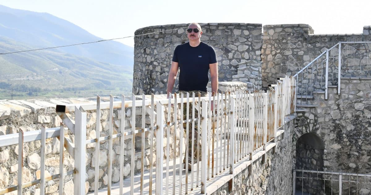 Azərbaycan Prezidenti İlham Əliyev Əsgəran qalasında olub – FOTO Azərbaycan Prezidenti İlham Əliyev Əsgəran qalasında olub – FOTO