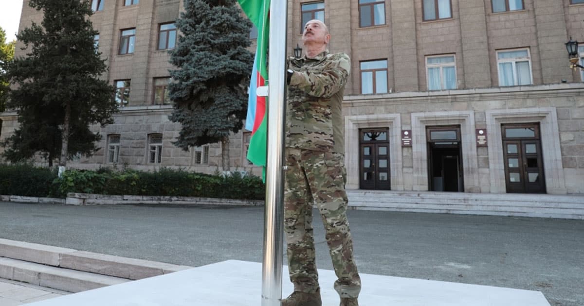 Prezident İlham Əliyev Xankəndi şəhərində Azərbaycan Respublikasının Dövlət Bayrağını ucaldıb və çıxış edib – FOTO Prezident İlham Əliyev Xankəndi şəhərində Azərbaycan Respublikasının Dövlət Bayrağını ucaldıb və çıxış edib – FOTO