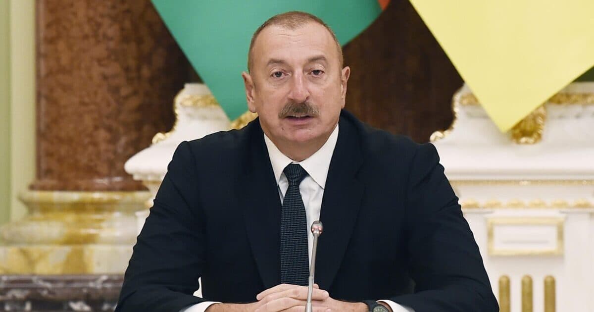 Azərbaycan Prezidenti qazaxıstanlı həmkarını təbrik etdi Azərbaycan Prezidenti qazaxıstanlı həmkarını təbrik etdi