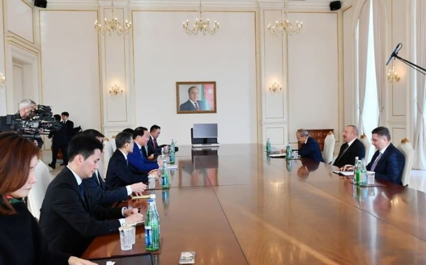 Prezident Koreya Ticarət və Sənaye Palatasının sədrini qəbul etdi Prezident Koreya Ticarət və Sənaye Palatasının sədrini qəbul etdi