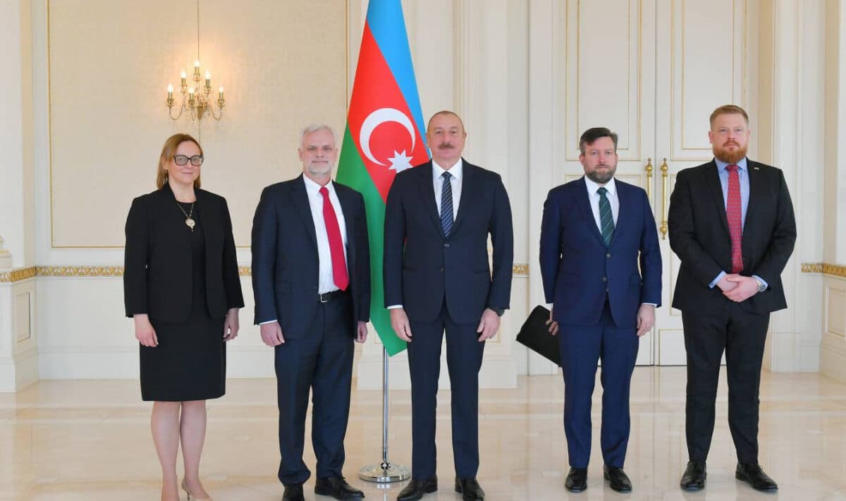 Prezident ABŞ-nin yeni səfirinin etimadnaməsini qəbul edib Prezident ABŞ-nin yeni səfirinin etimadnaməsini qəbul edib