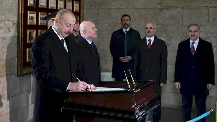 İlham Əliyev Anıtqəbirdəki dəftərə bu sözləri nələr yazdı İlham Əliyev Anıtqəbirdəki dəftərə bu sözləri nələr yazdı