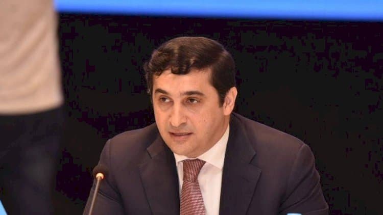 Yeni nazir təyinatı köhnə kadrları əl-ayağa salıb Yeni nazir təyinatı köhnə kadrları əl-ayağa salıb