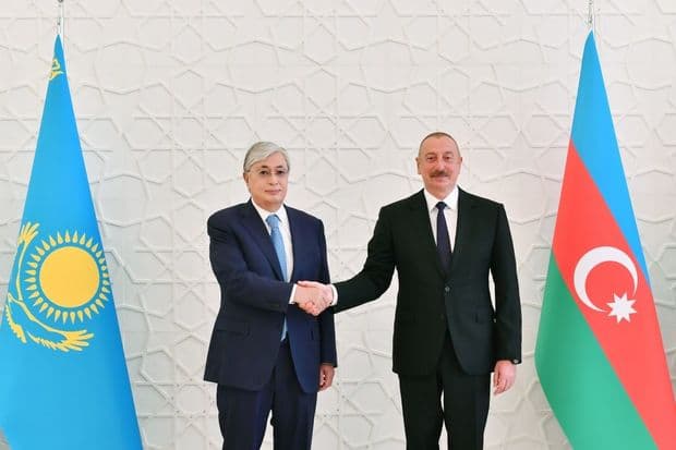 İlham Əliyevin Qazaxıstan prezidenti ilə məhdud tərkibdə görüşü başlayıb İlham Əliyevin Qazaxıstan prezidenti ilə məhdud tərkibdə görüşü başlayıb
