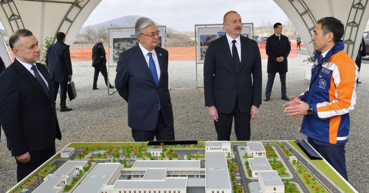 Azərbaycan və Qazaxıstan prezidentləri Füzulidə Mərkəzi Rayon Xəstəxanasının layihəsi ilə tanış olublar – YENİLƏNİB – FOTO Azərbaycan və Qazaxıstan prezidentləri Füzulidə Mərkəzi Rayon Xəstəxanasının layihəsi ilə tanış olublar – YENİLƏNİB – FOTO