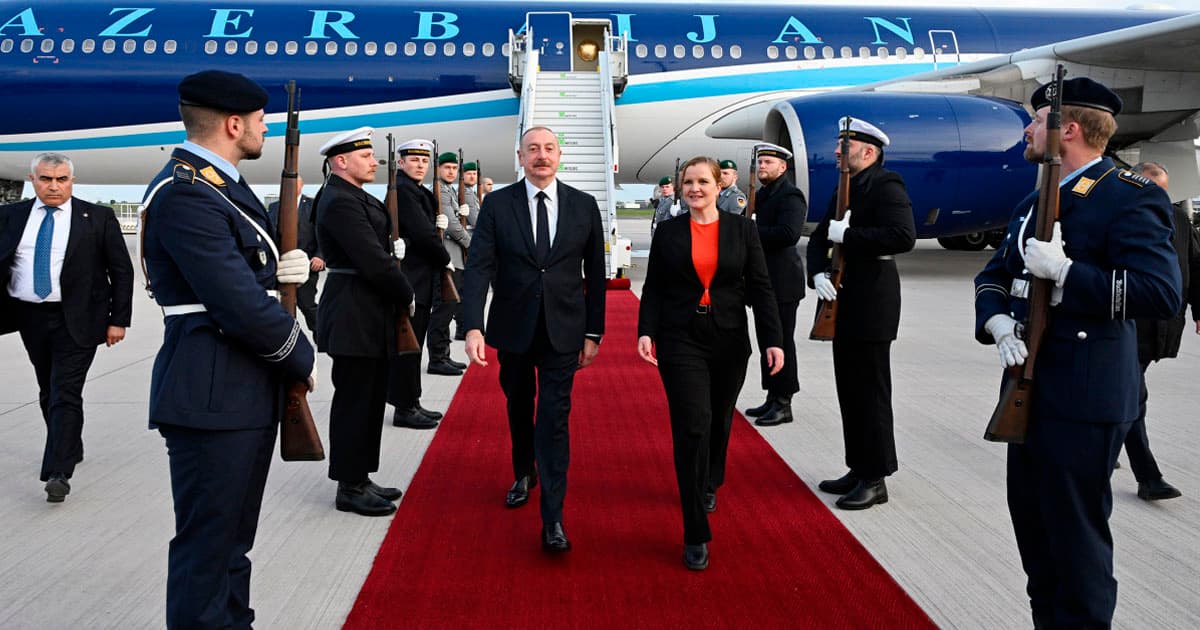 Prezident İlham Əliyev Füzuli şəhərindən Almaniyaya işgüzar səfərə gedib – FOTO Prezident İlham Əliyev Füzuli şəhərindən Almaniyaya işgüzar səfərə gedib – FOTO