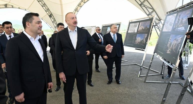 Azərbaycan və Qırğızıstan prezidentləri Füzulinin Baş planı ilə tanış olublar Azərbaycan və Qırğızıstan prezidentləri Füzulinin Baş planı ilə tanış olublar
