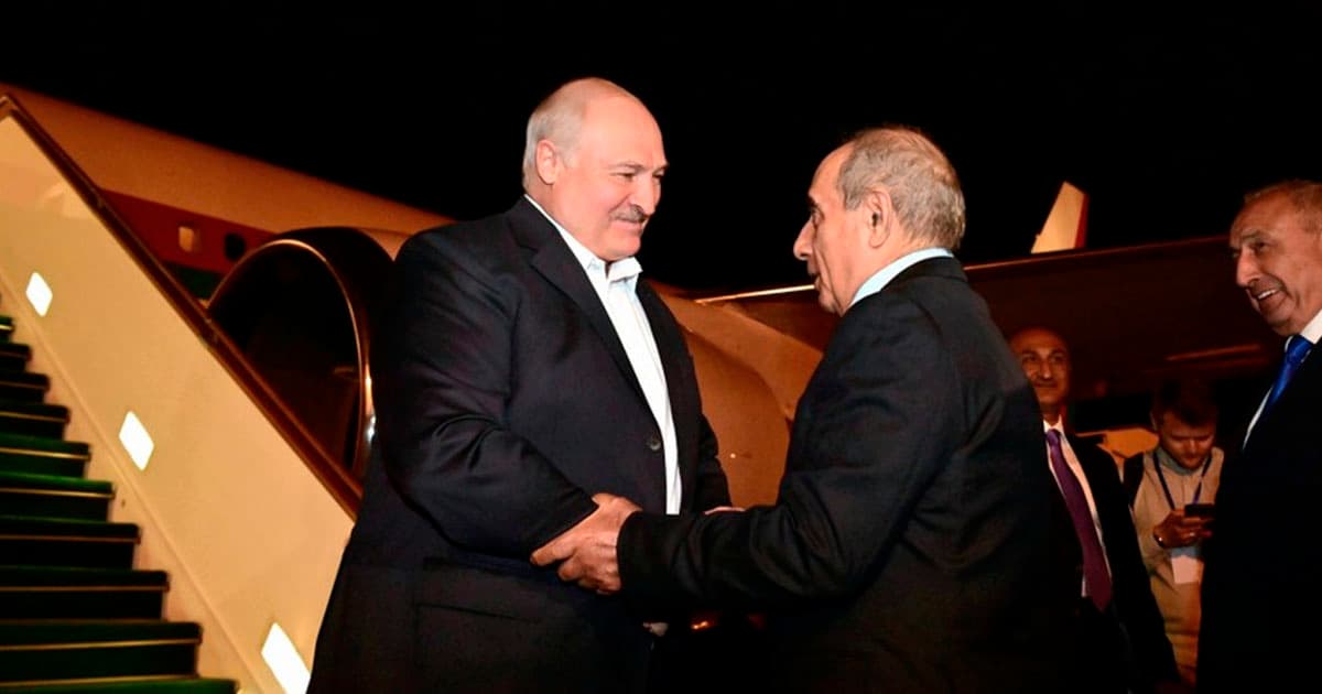 Belarus Prezidenti Aleksandr Lukaşenko Azərbaycana dövlət səfərinə gəlib – FOTO Belarus Prezidenti Aleksandr Lukaşenko Azərbaycana dövlət səfərinə gəlib – FOTO