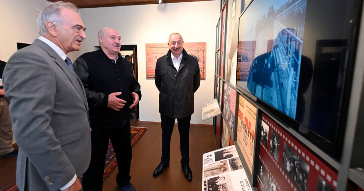 Azərbaycan və Belarus prezidentləri Şuşada Bülbülün ev-muzeyində olublar – FOTO Azərbaycan və Belarus prezidentləri Şuşada Bülbülün ev-muzeyində olublar – FOTO
