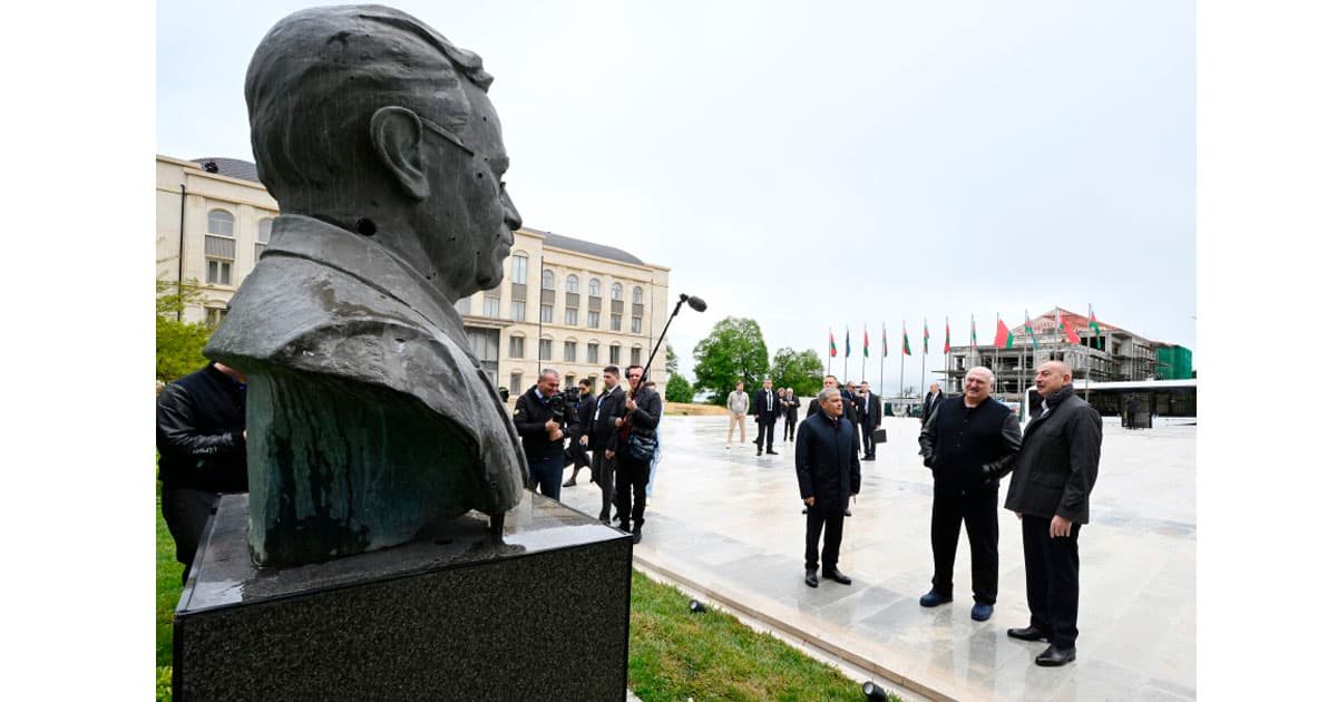 Azərbaycan və Belarus prezidentləri Şuşada işğal dövründə gülləbaran edilmiş heykəllərə baxıblar – FOTO Azərbaycan və Belarus prezidentləri Şuşada işğal dövründə gülləbaran edilmiş heykəllərə baxıblar – FOTO