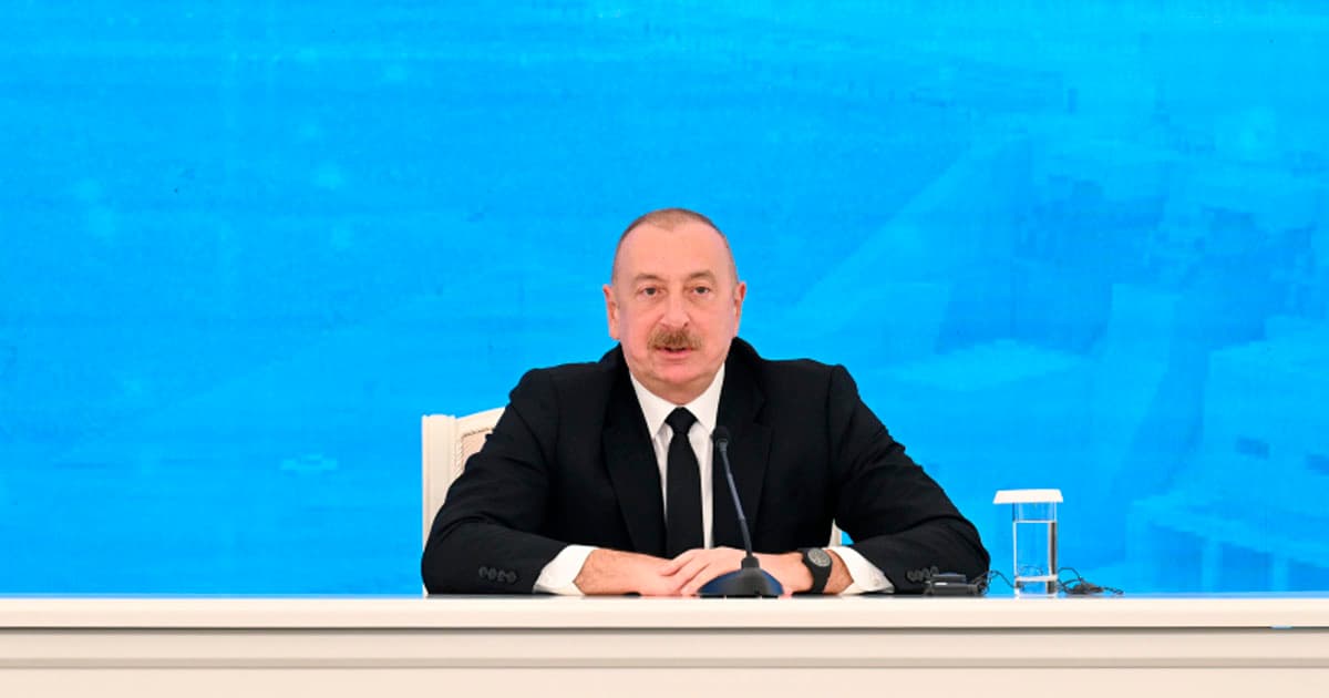 Prezident: Qeyri-regional ölkələrin bizim işlərimizə müdaxiləsi qəbuledilməzdir Prezident: Qeyri-regional ölkələrin bizim işlərimizə müdaxiləsi qəbuledilməzdir