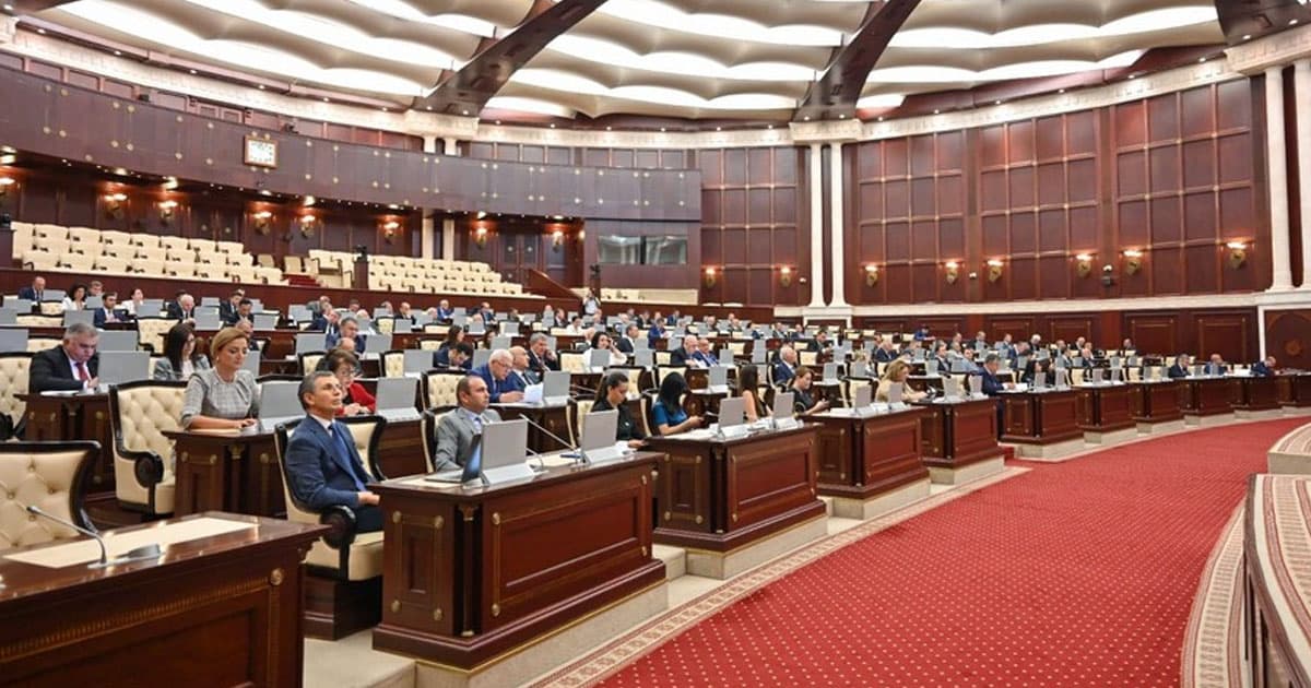42 deputat imza yığdı: Parlament istefaya gedir? 42 deputat imza yığdı: Parlament istefaya gedir?