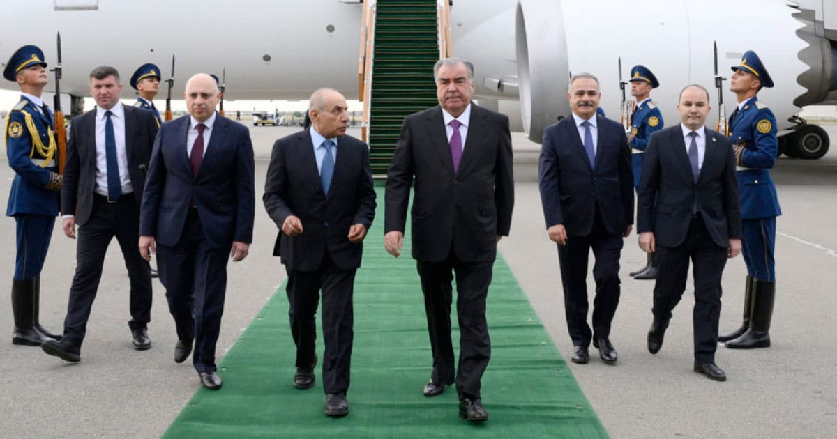 Tacikistan Prezidenti Emoməli Rəhmon Azərbaycana dövlət səfərinə gəlib – FOTO Tacikistan Prezidenti Emoməli Rəhmon Azərbaycana dövlət səfərinə gəlib – FOTO