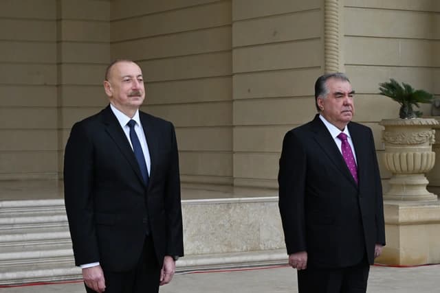 Tacikistan Prezidenti Emoməli Rəhmonun rəsmi qarşılanma mərasimi olub Tacikistan Prezidenti Emoməli Rəhmonun rəsmi qarşılanma mərasimi olub