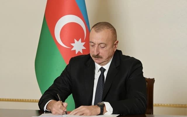 Prezident bir qrup şəxsi təltif etdi Prezident bir qrup şəxsi təltif etdi
