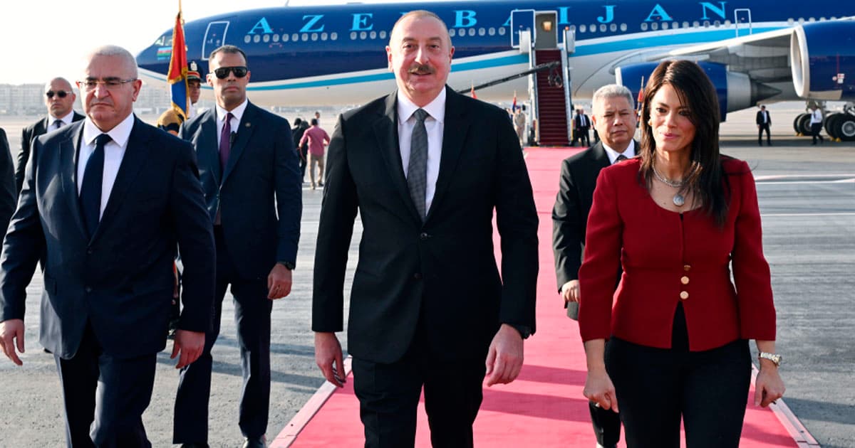 Azərbaycan Prezidenti İlham Əliyev Misirə rəsmi səfərə gəlib – FOTO Azərbaycan Prezidenti İlham Əliyev Misirə rəsmi səfərə gəlib – FOTO