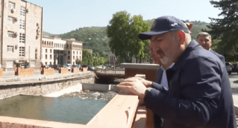 Paşinyan Azərbaycanla sərhəddə gedib Paşinyan Azərbaycanla sərhəddə gedib