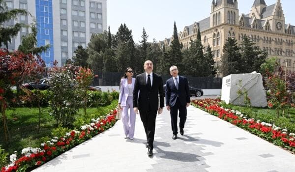 Prezident və xanımı Nəbatat bağında… – Foto Prezident və xanımı Nəbatat bağında… – Foto