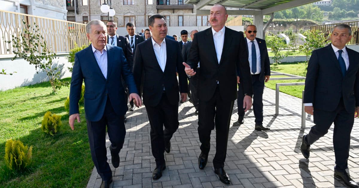Azərbaycan, Özbəkistan və Qırğızıstan prezidentləri Şuşada gəziblər – FOTO Azərbaycan, Özbəkistan və Qırğızıstan prezidentləri Şuşada gəziblər – FOTO