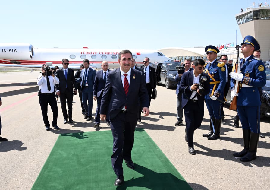 Türkiyə Respublikasının vitse-prezidentinin Azərbaycana səfəri başa çatıb Türkiyə Respublikasının vitse-prezidentinin Azərbaycana səfəri başa çatıb