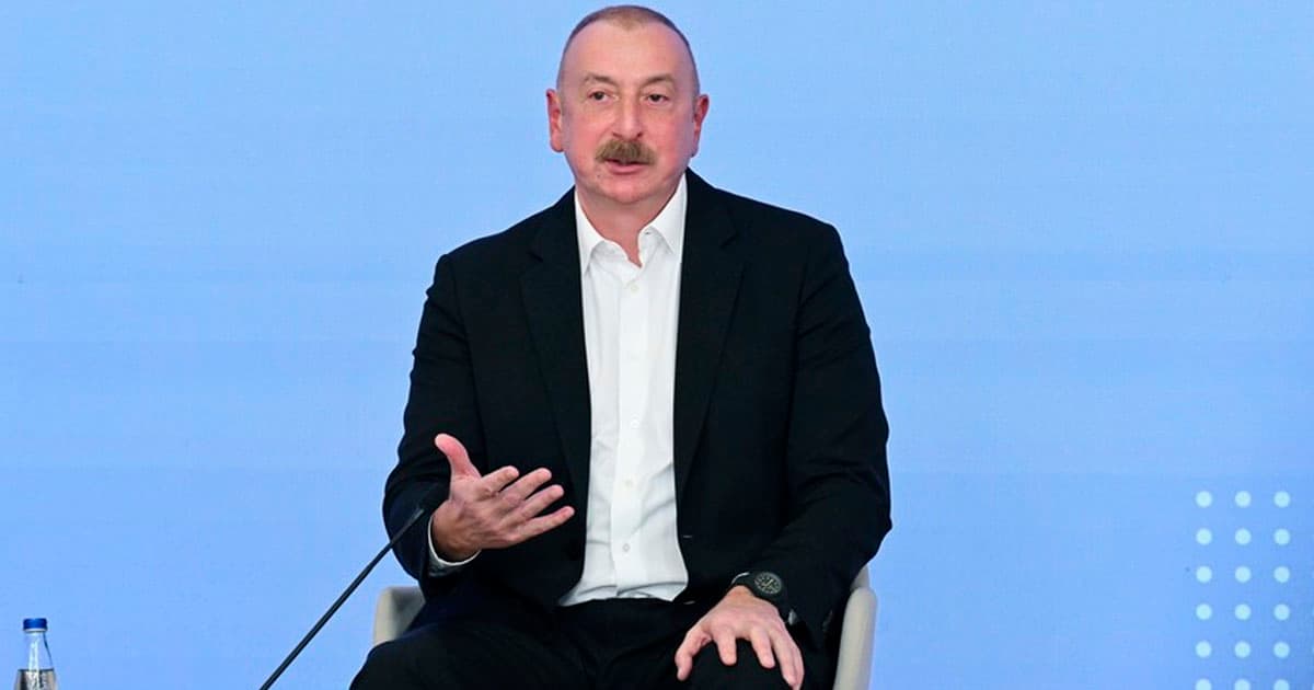 Prezident: Fransa mediadan istifadə edərək bizi onların daxili işlərinə qarışmaqda ittiham edir Prezident: Fransa mediadan istifadə edərək bizi onların daxili işlərinə qarışmaqda ittiham edir
