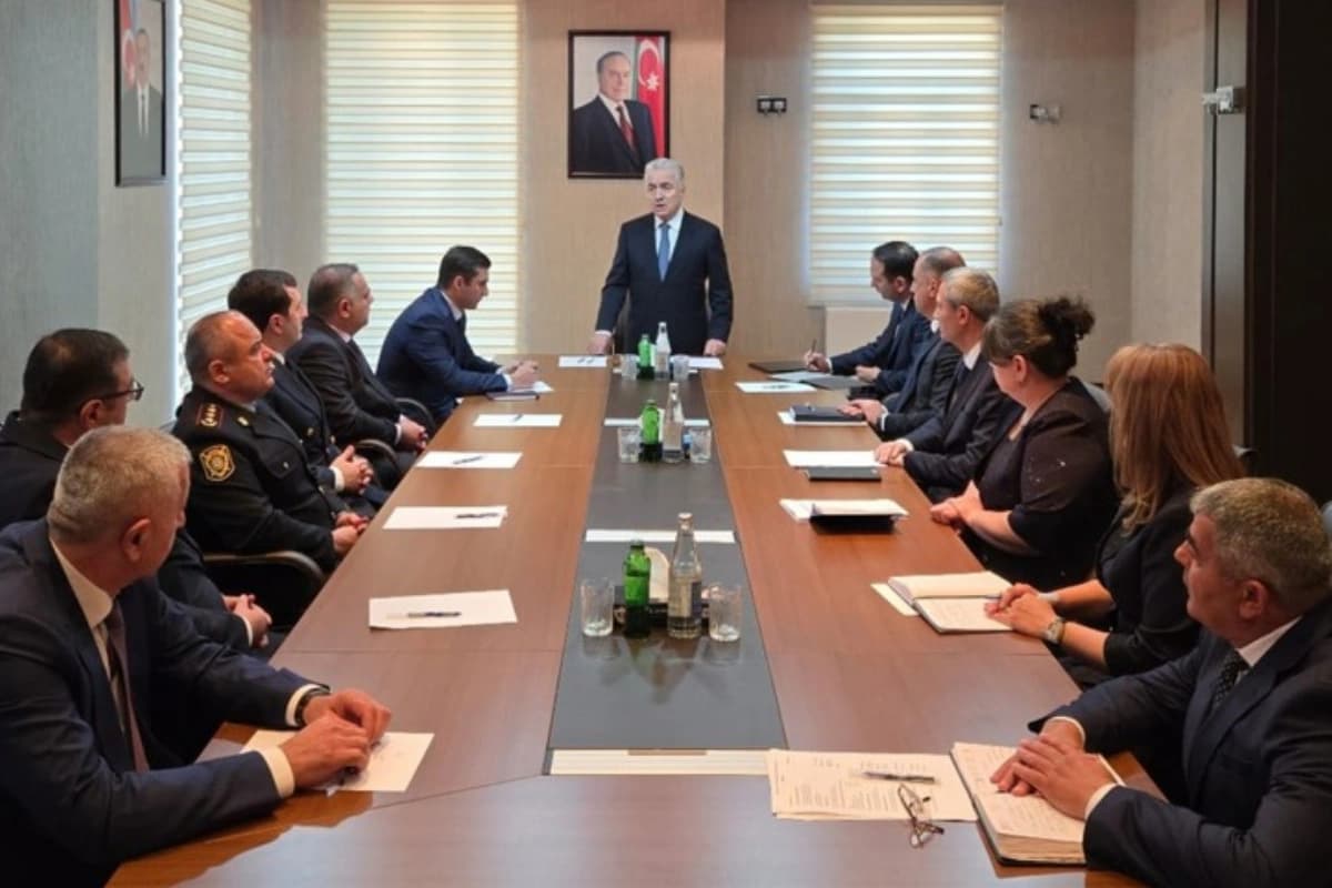 Ağdaşın yeni icra başçısı kollektivə təqdim edildi Ağdaşın yeni icra başçısı kollektivə təqdim edildi