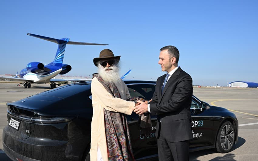 Məşhur hindistanlı yoqin Sadhquru Azərbaycana səfərə gəlib Məşhur hindistanlı yoqin Sadhquru Azərbaycana səfərə gəlib