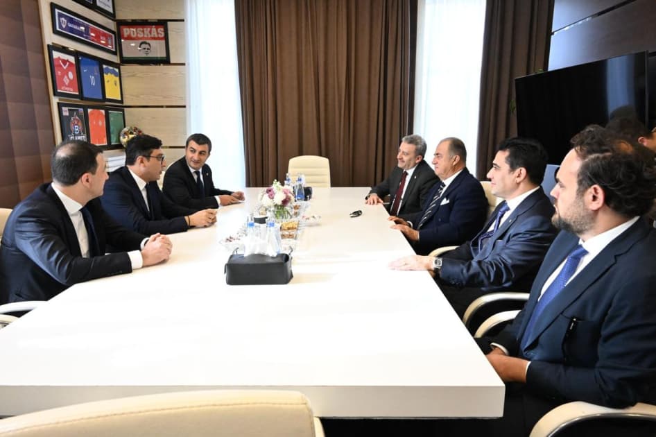 Nazirlik Fatih Terimlə görüşüb Nazirlik Fatih Terimlə görüşüb
