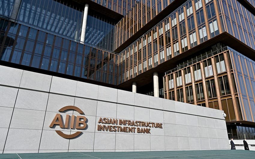 AIIB Azərbaycanla saziş imzalayıb AIIB Azərbaycanla saziş imzalayıb